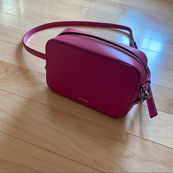 Ganni textured leather bag - Picture 6 of 11